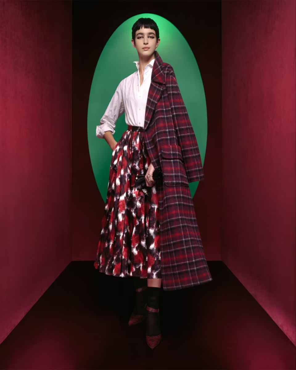 Pasado y futuro se entrelazan en la campaña de la colección Otoño-Invierno 2023-2024, de Dior