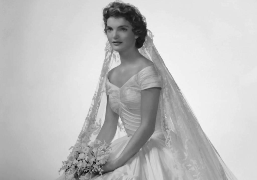 Recordamos el icónico vestido que usó Jackie Kennedy en su boda